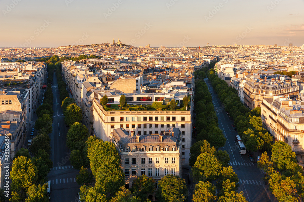 Central Paris, in late afternoon, Avenues Hoch and de Friedland
