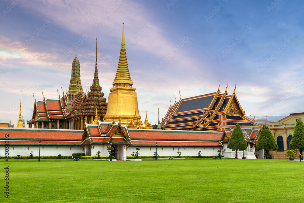 Obraz premium Royal palace (Wat Phra Kaew) in Bangkok, Thailand