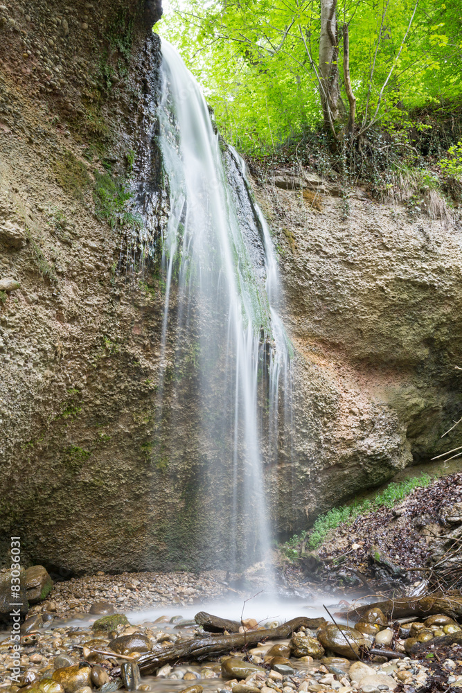 Obraz premium Hoher Wasserfall bei Pfäffikon