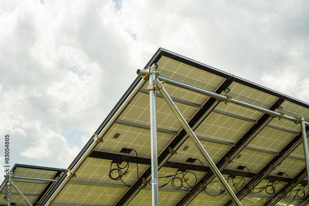 Obraz premium ソーラーパネルと青空