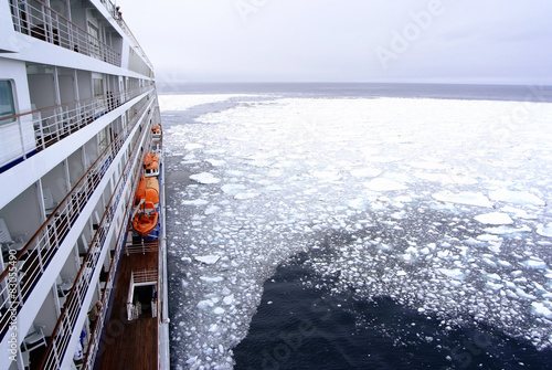 Fotografi Ship bow passing icy snow arctic waters in Spitsbergen, Norway