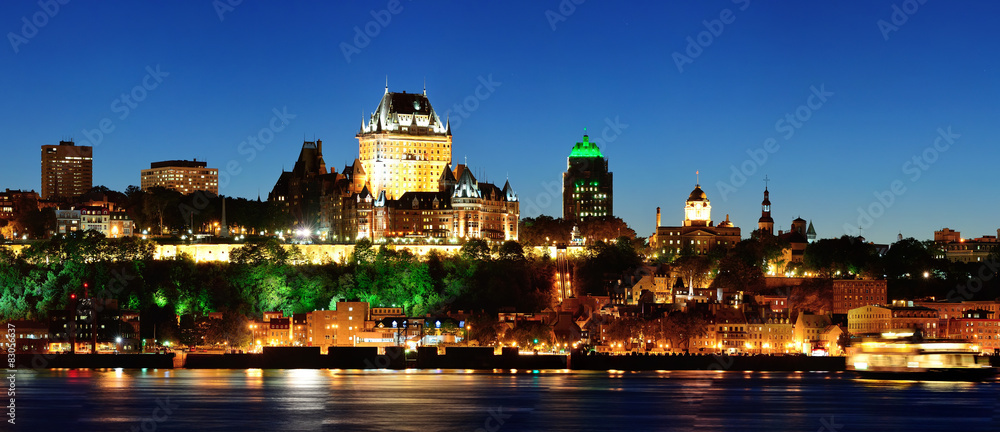 Fototapeta premium Miasto Quebec nocą
