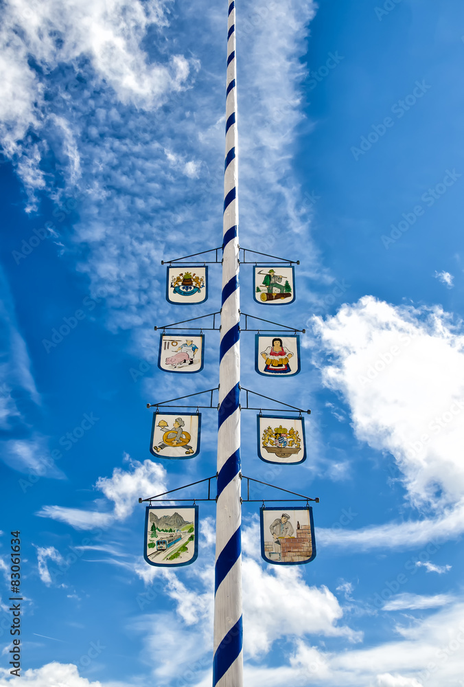 Maibaum StockFoto Adobe Stock