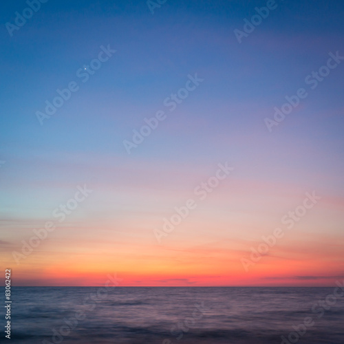Sunset in the ocean © Tim