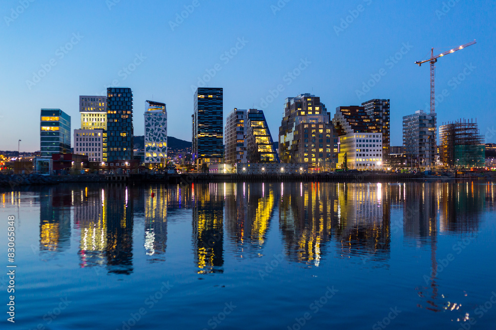Obraz premium Modern buildings in Oslo at twilight