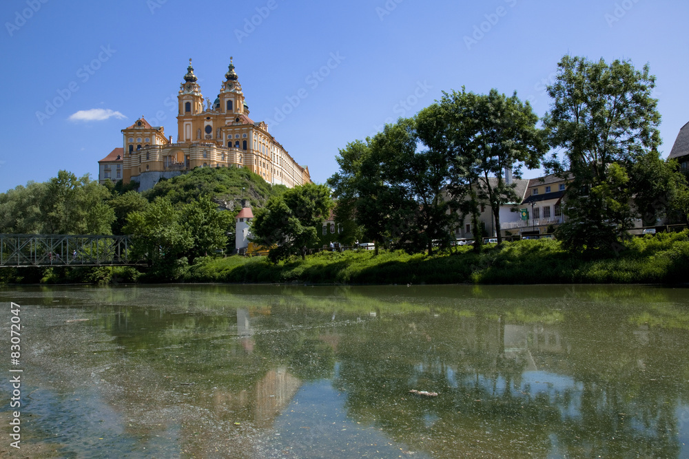 Fototapeta premium ヴァッハウ渓谷のメルク修道院