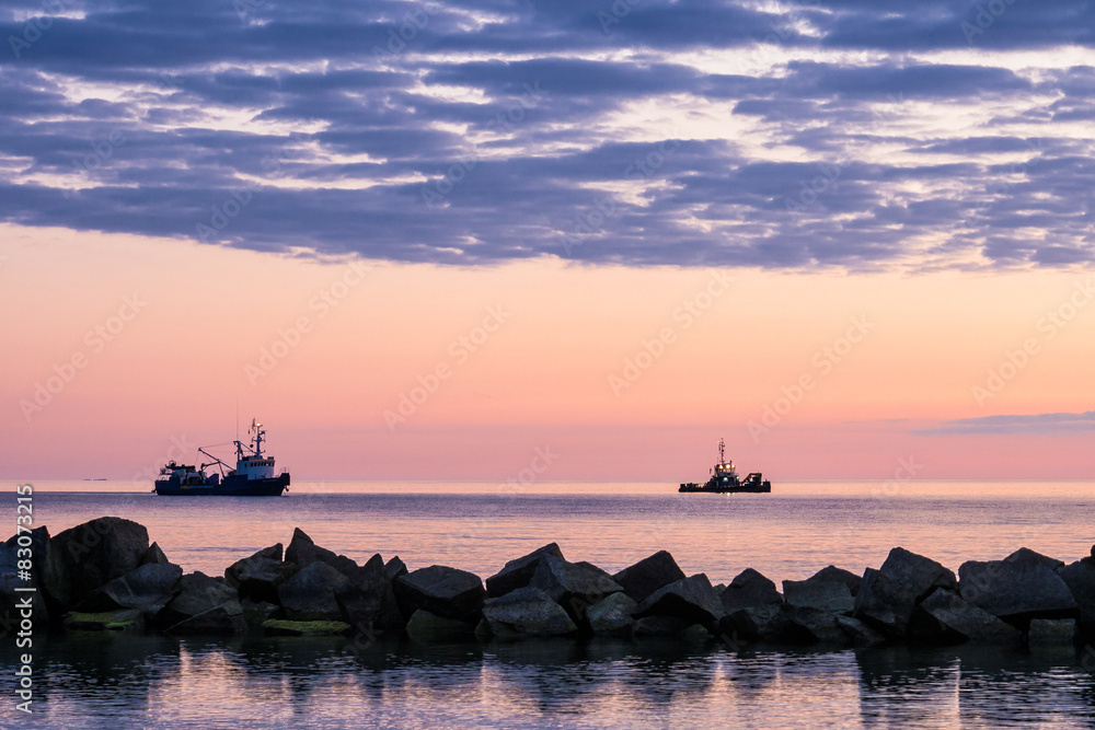 Schiffe an der Küste der Ostsee