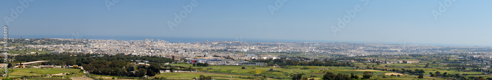 Vue de Mosta, Birkirkara et Naxxar depuis Mdina Vue de Mosta, Birkirkara et Naxxar depuis Mdina