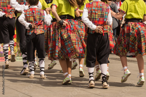 Cuadro en lienzo Baile tradicional catalán