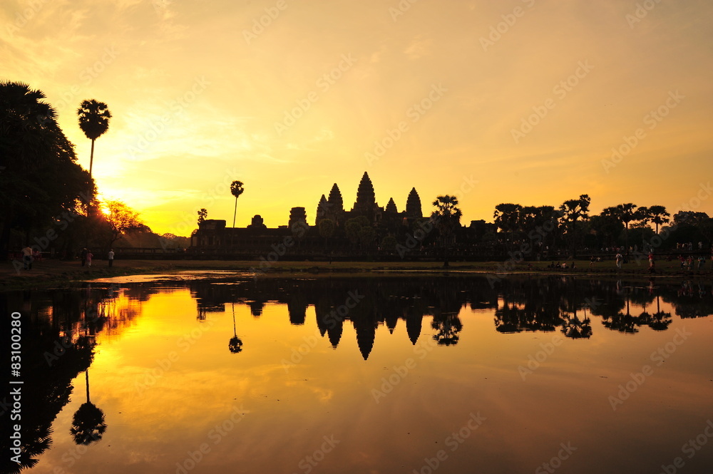 Fototapeta premium Angkor Wat Temple at Sunrise