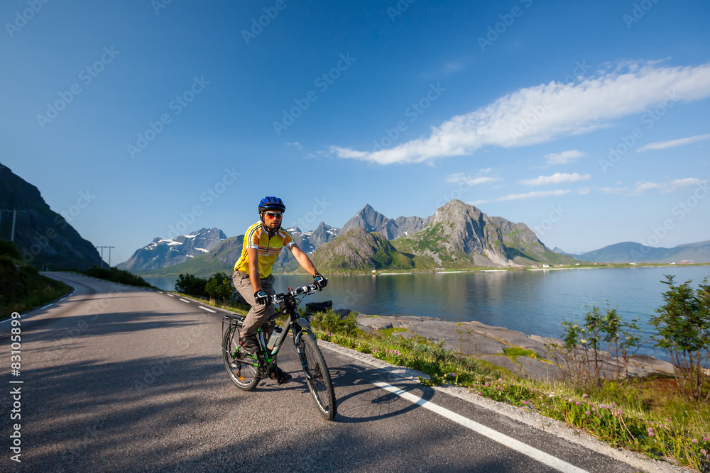 Fototapeta premium Biking in Norway against picturesque landscape