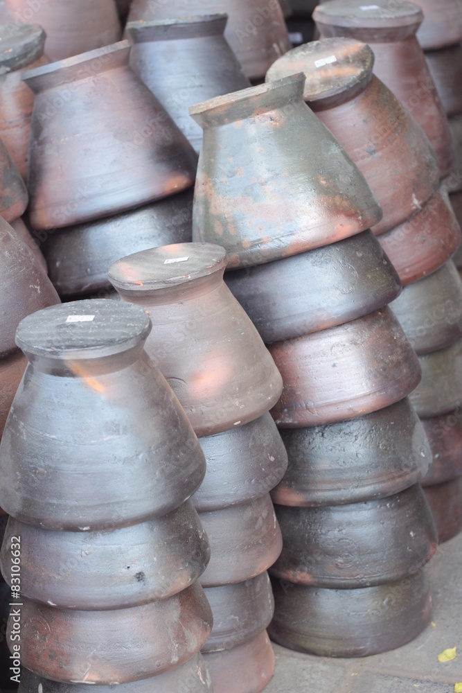 Earthenware brown for sale in Asia Earthenware brown for sale in Asia