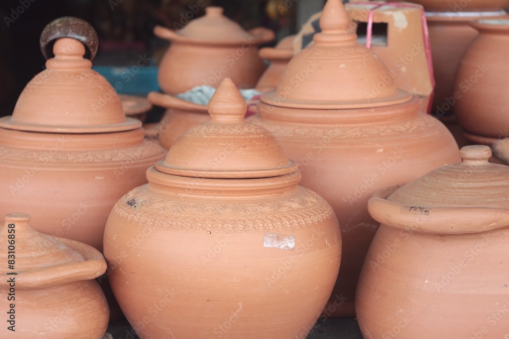 Earthenware brown for sale in Asia Earthenware brown for sale in Asia