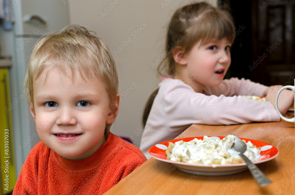 children eat