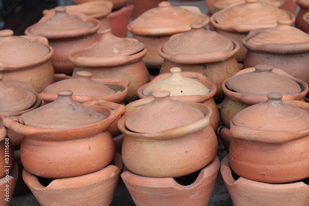 Earthenware brown for sale in Asia Earthenware brown for sale in Asia