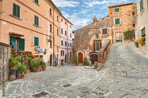 Fototapeta Naklejka Na Ścianę i Meble -  old town Castagneto Carducci, Tuscany, Italy