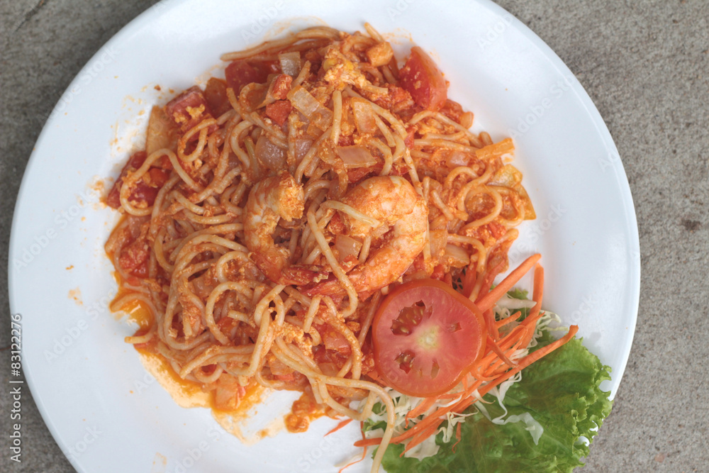 Shrimp spaghetti with sauc on dish