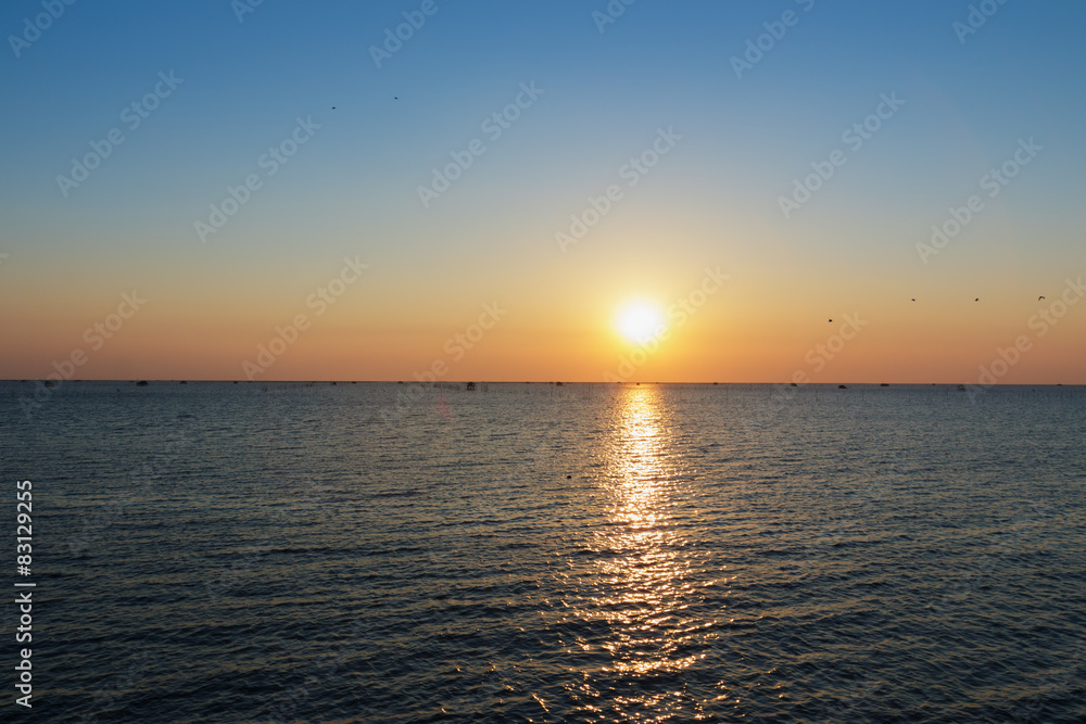 Fototapeta premium Sunset in sea