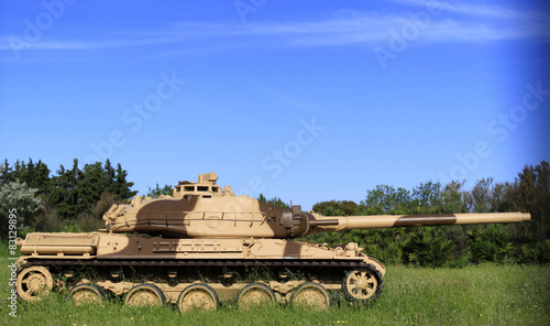 tank char guerre armée 