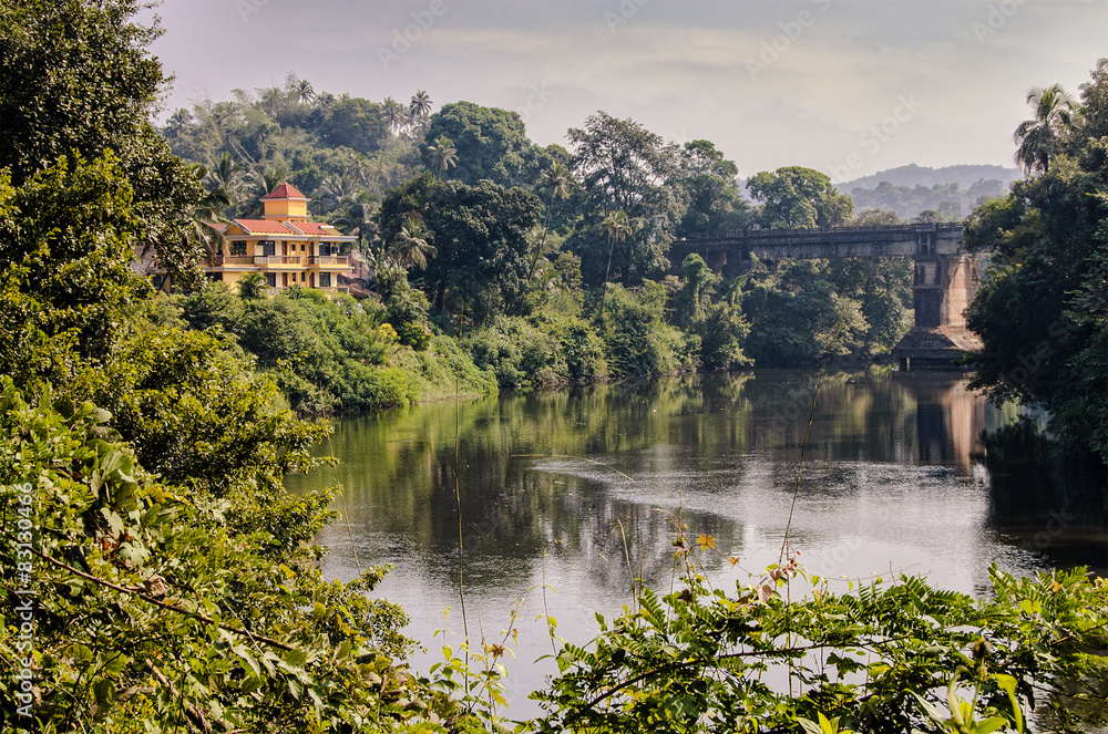Obraz premium House near the river