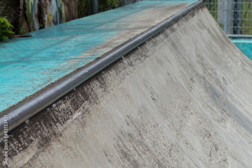 Cement Quarter Pipe