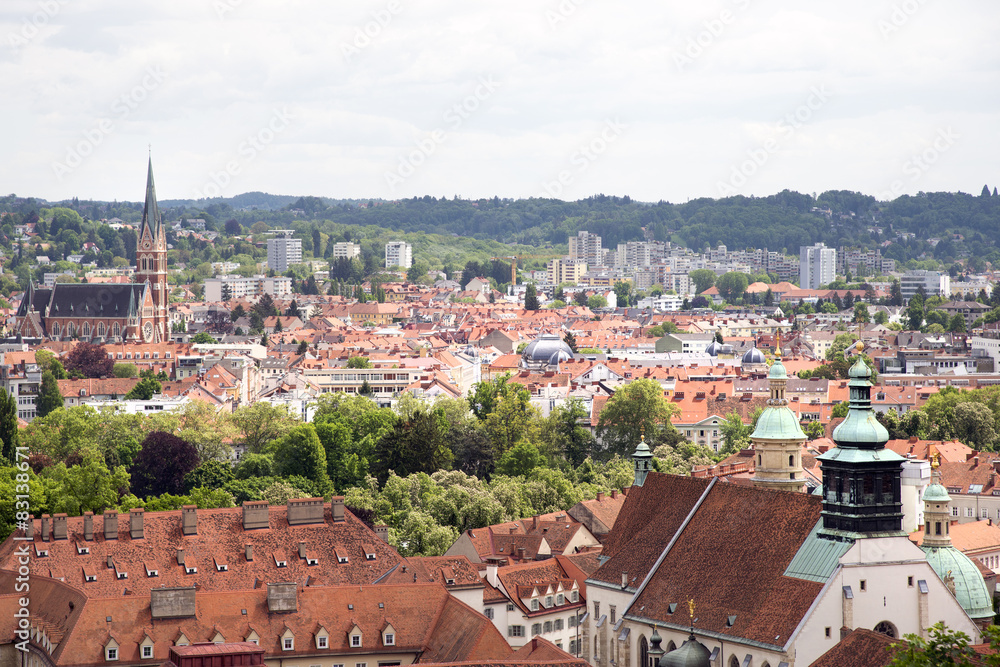 Blick über Graz mit Herz Jesu Kirche im Hintergrund