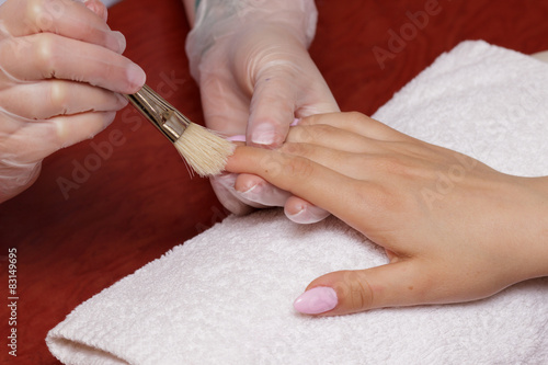 Manicure - odgarnianie pyłu