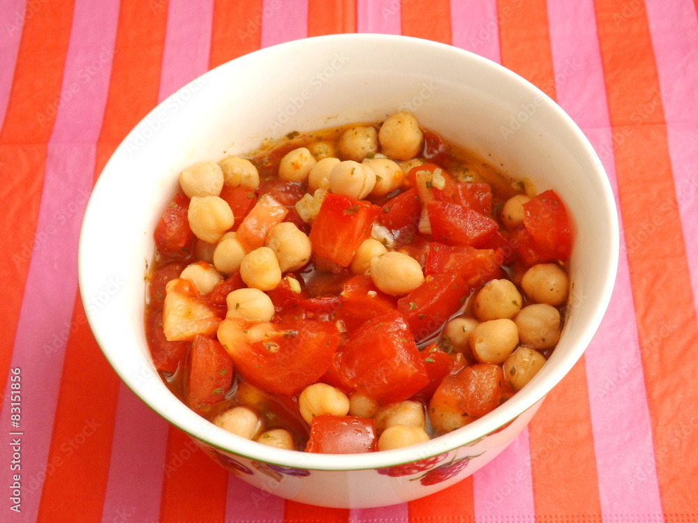 Tomatensalat mit Kichererbsen Tomatensalat mit Kichererbsen