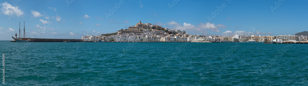 Ibiza Stadt von Hafen aus gesehen