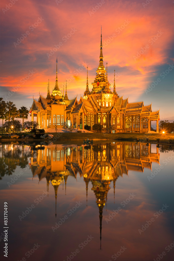 Fototapeta premium Wat none kum thai temple unseen