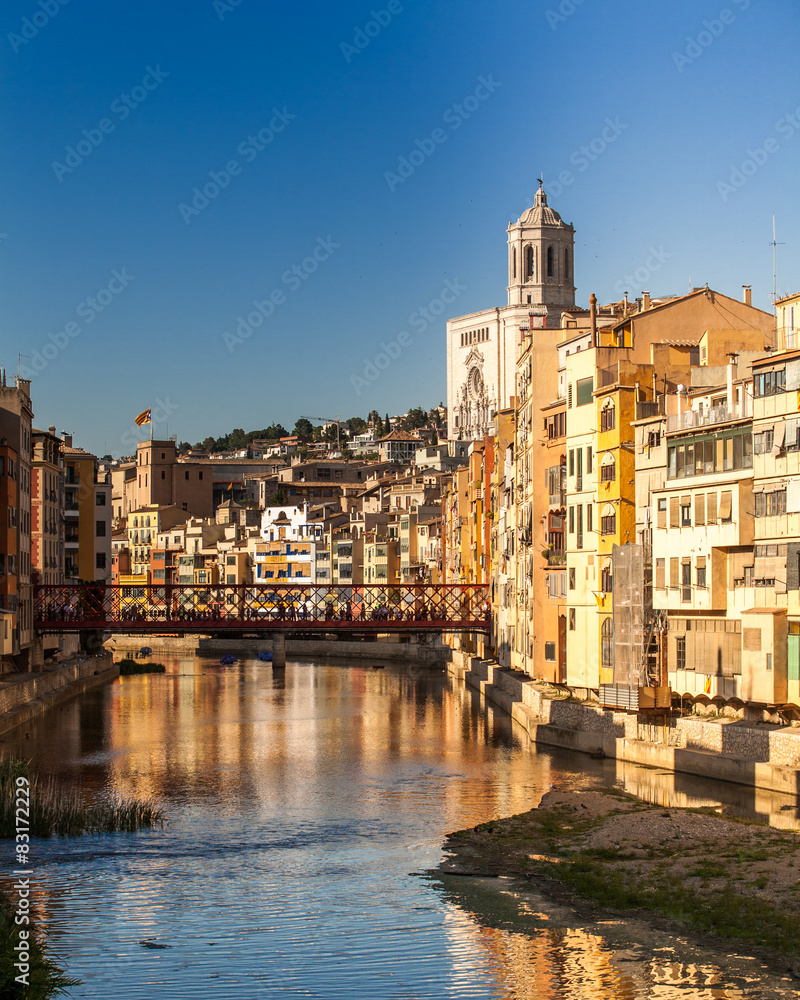 Girona, vista della città dal fiume