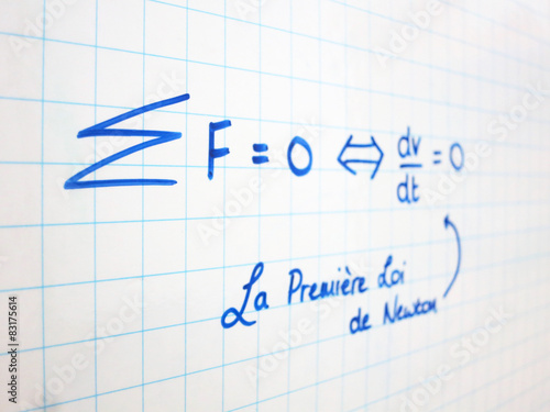 La Premi  re Loi de Newton   crite sur tableau blanc