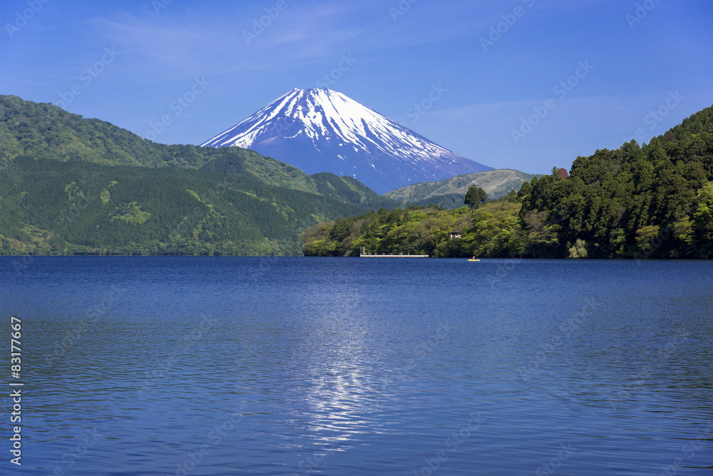 箱根の芦ノ湖より富士山