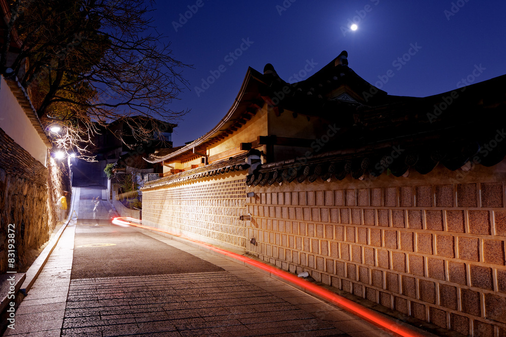 Naklejka premium Bukchon Hanok historic district in Seoul, South Korea.