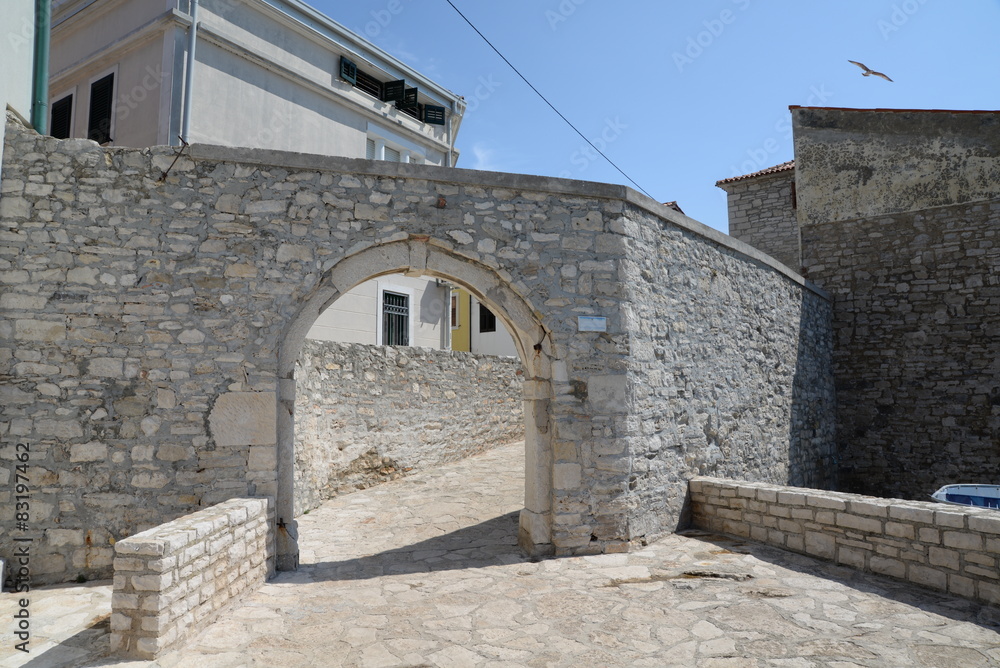 Stadtmauer von Novigrad, Istrien, Kroatien