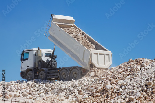 Tipper truck