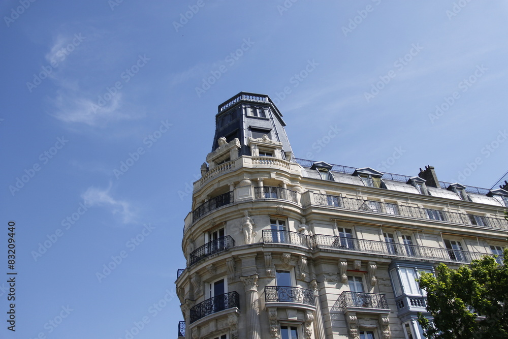Immeuble néo-classique du quartier du Luxembourg à Paris