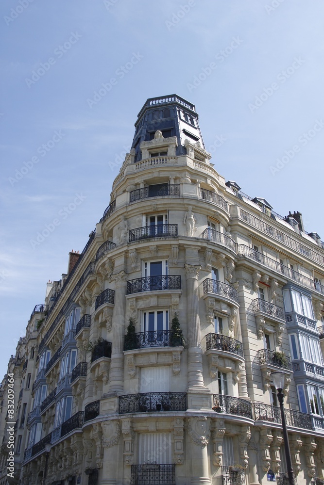 Immeuble néo-classique du quartier du Luxembourg à Paris