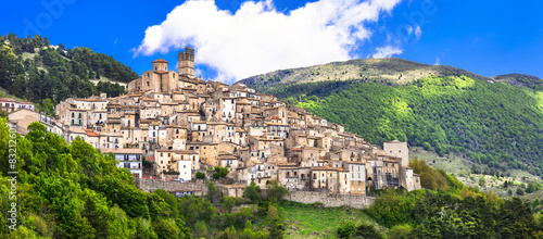 Fotografia, Obraz Castel del Monte - pictorial hilltop village in Abruzzo, Italy