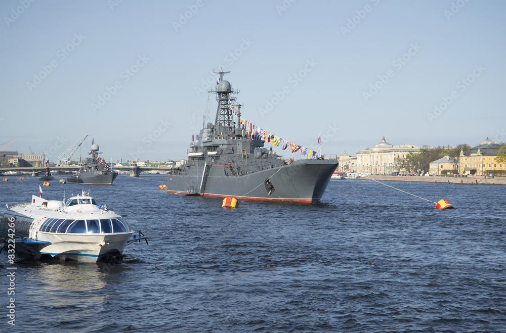 Военные корабли на майской Неве. Санкт-Петербург
