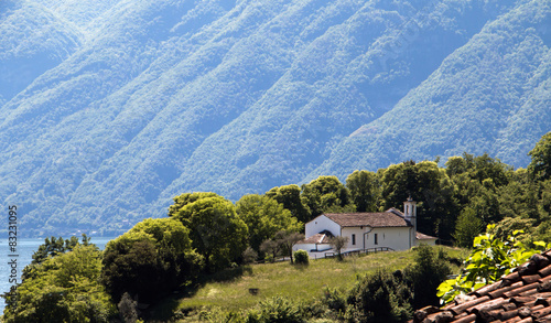 lago di Como - chiesetta sull'isola Comacina