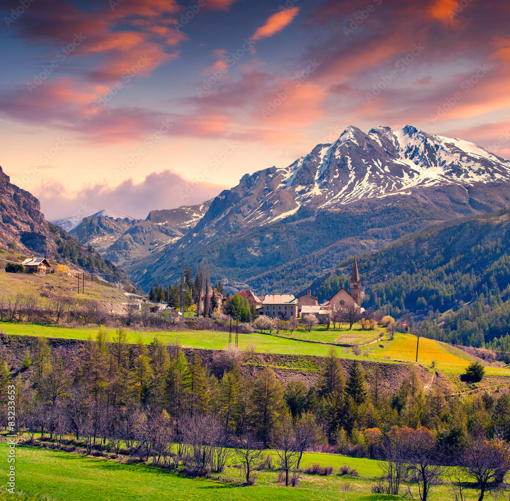 Naklejka premium Colorful spring sunrise on the village of Saint Pau