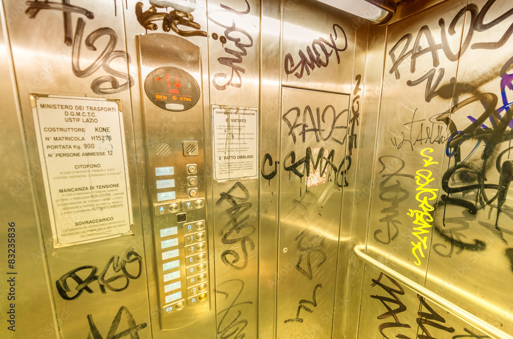 Fototapeta premium ROME - JUNE 14, 2014: Public metro with dirty lift. The city is