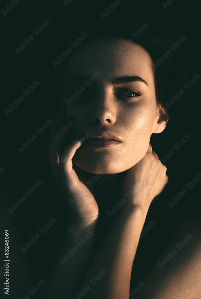 Obraz premium Dark portrait of a beautiful mysterious woman