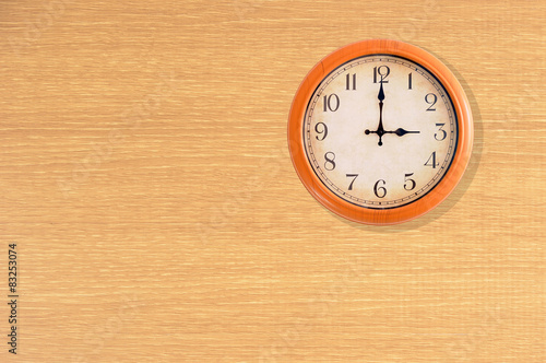 Clock showing 3 o'clock on a wooden wall