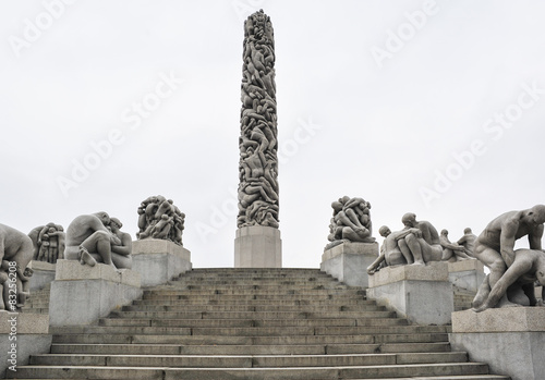 Bilde på lerret Sculpture of monolith in Vigeland Park Museum