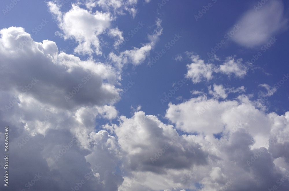 Obraz premium Beautiful blue sky with clouds
