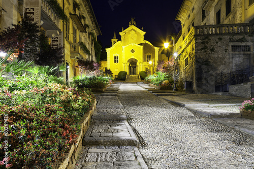Fototapeta Naklejka Na Ścianę i Meble -  Orta, Santa Maria Assunta church, night view. Color image