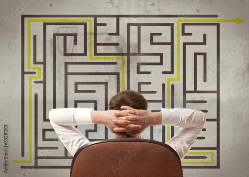 Canvas Print Businessman looking at a maze