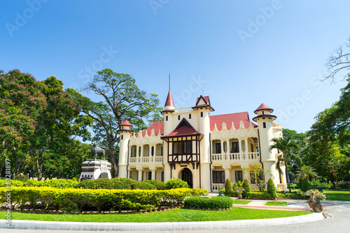 Sanamchan palace in Nakornpathom, Thailand © jeafish